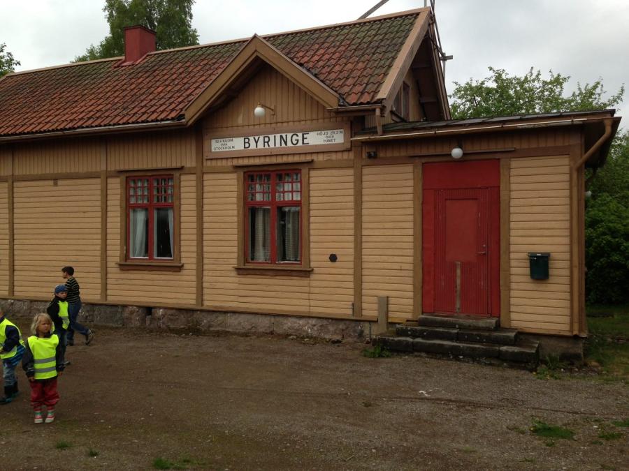 Im Film diente der Bahnhof in Kvarnabo als Byringe Station  Bernt Lindsj  www.agj.net